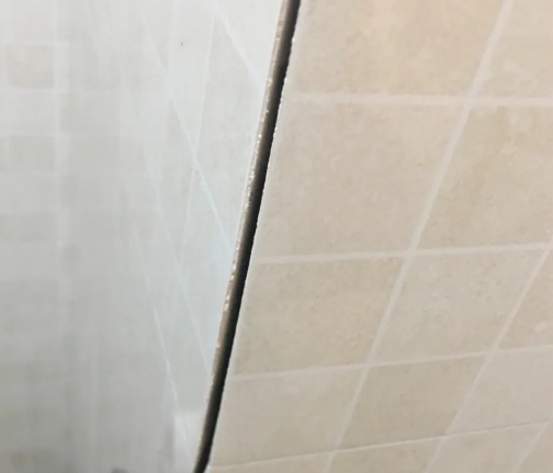 噶尔瓷砖空鼓维修公司分享阳台瓷砖脱落的修复过程可以分为以下几个步骤