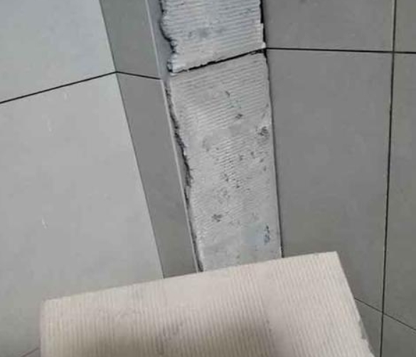 噶尔瓷砖空鼓维修公司分享下厨房瓷砖脱落的补救措施。